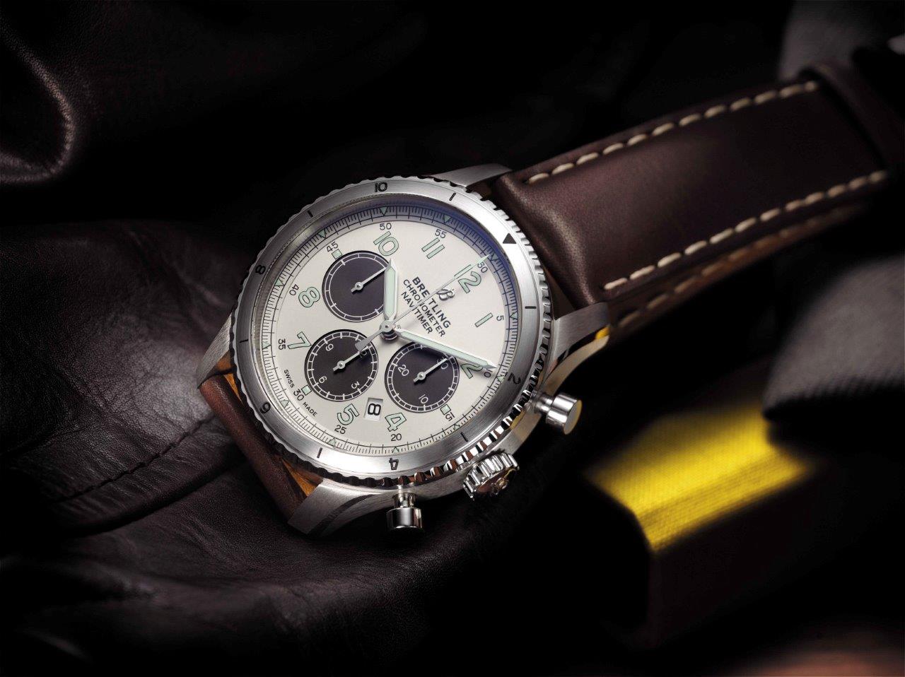 For the contrasting dial design and brown leather strap, this fake Breitling watch specially carries a vintage feeling.