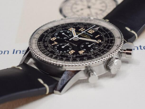 The timepiece has been equipped with reliable movement.